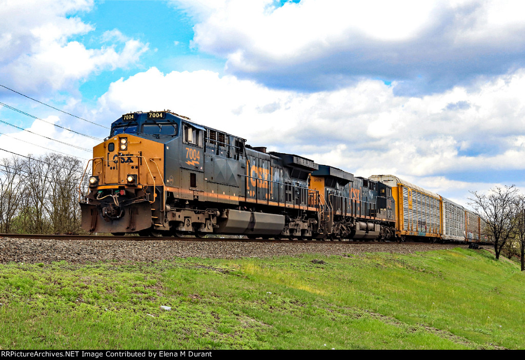 CSX 7004 on M-216